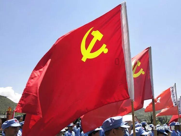 我是农村的，我怕同学欺负瞧不起我，就租了个奔驰，天天接我，让他们知道我有钱有势，欺负不了我？